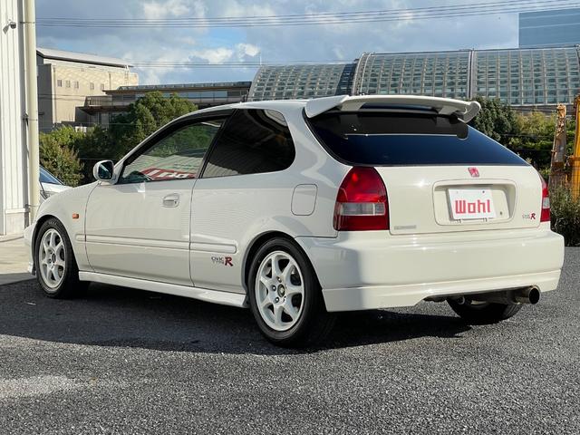 シビック タイプＲ　Ｘ　５速ＭＴ　ＶＴＥＣエンジン　ＥＴＣ　運転席ＢＲＩＤＥフルバケットシート　純正ＯＰフロントフォグランプ　ビルシュタイン車高調　フジツボマフラー　バリスカーボンボンネット　純正１５インチアルミホイール（11枚目）