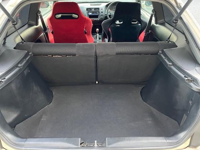 シビック タイプＲ　Ｘ　５速ＭＴ　ＶＴＥＣエンジン　ＥＴＣ　運転席ＢＲＩＤＥフルバケットシート　純正ＯＰフロントフォグランプ　ビルシュタイン車高調　フジツボマフラー　バリスカーボンボンネット　純正１５インチアルミホイール（24枚目）