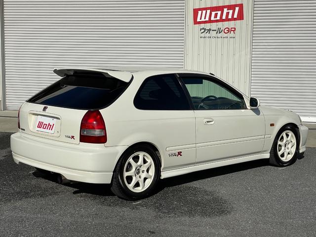 シビック タイプＲ　Ｘ　５速ＭＴ　ＶＴＥＣエンジン　ＥＴＣ　運転席ＢＲＩＤＥフルバケットシート　純正ＯＰフロントフォグランプ　ビルシュタイン車高調　フジツボマフラー　バリスカーボンボンネット　純正１５インチアルミホイール（26枚目）