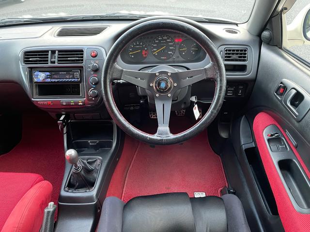 シビック タイプＲ　Ｘ　５速ＭＴ　ＶＴＥＣエンジン　ＥＴＣ　運転席ＢＲＩＤＥフルバケットシート　純正ＯＰフロントフォグランプ　ビルシュタイン車高調　フジツボマフラー　バリスカーボンボンネット　純正１５インチアルミホイール（28枚目）