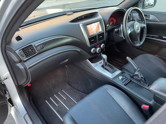 インプレッサ WRX STI Aライン 4WD ターボ パナソニックナビ DTV ETC プッシュスタート パドルシフト ハーフレザーシート STIトランクスポイラー ヴァレンティスモークテール ガナドールマフラー WORK19インチAW(6枚目)