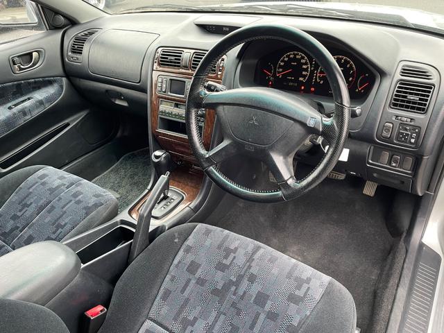 レグナム ＶＲ－４タイプＳ　Ｖ６ツインターボ　４ＷＤ　純正オーディオ　ＥＴＣ　電動格納ミラー　パワーウィンドウ　サンルーフ　ルーフレール　純正タワーバー　フロントフォグ　純正マフラー　純正１６インチアルミホイール（4枚目）