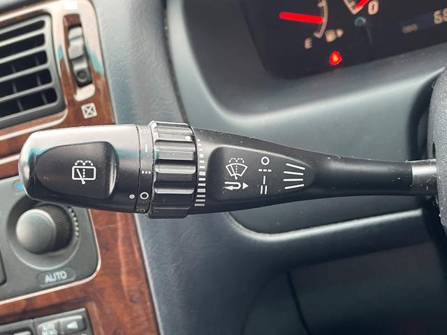 レグナム ＶＲ－４タイプＳ　Ｖ６ツインターボ　４ＷＤ　純正オーディオ　ＥＴＣ　電動格納ミラー　パワーウィンドウ　サンルーフ　ルーフレール　純正タワーバー　フロントフォグ　純正マフラー　純正１６インチアルミホイール（38枚目）