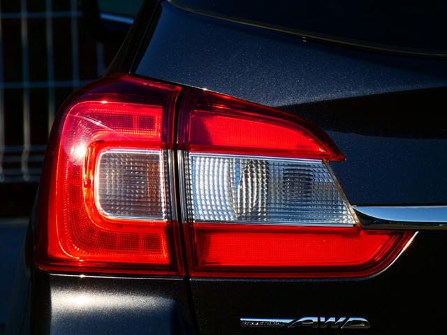 レヴォーグ ２．０ＳＴＩスポーツアイサイト　後期　ＳＴＩフルエアロ　革シート　３００馬力　純正ナビ　バックカメラ　フルセグＴＶ　ＥＴＣ　パドルシフト　クルコン　ＢＳＭ　シートヒーター　パワーシート　内外装仕上げ済　機関系ＯＫ　お勧めマシーン（48枚目）