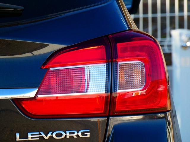 レヴォーグ ２．０ＳＴＩスポーツアイサイト　後期　ＳＴＩフルエアロ　革シート　３００馬力　純正ナビ　バックカメラ　フルセグＴＶ　ＥＴＣ　パドルシフト　クルコン　ＢＳＭ　シートヒーター　パワーシート　内外装仕上げ済　機関系ＯＫ　お勧めマシーン（49枚目）
