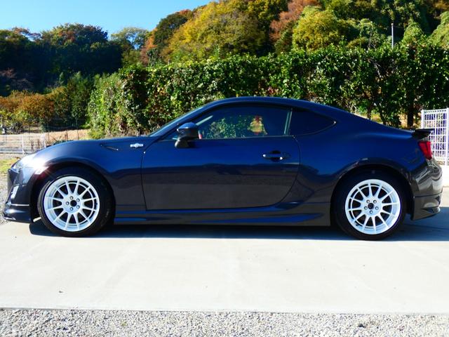 ８６ ＧＴリミテッド　モデリスタエアロ　ガナドールマフラー　ＥＮＫＥＩ１７インチＡＷ　リアスポ　後期テール　純正メモリナビ　フルセグＴＶ　バックカメラ　ＥＴＣ　ハーフレザー　シートヒーター　パドルシフト　ドラレコ！（15枚目）