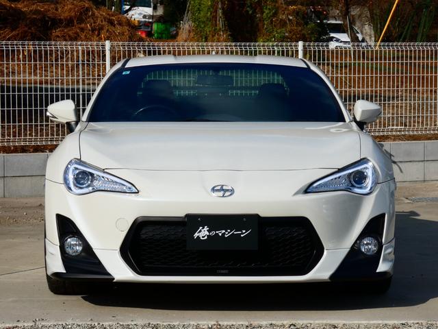 ８６ ＧＴ　社外フルストレートマフラー　ＣＵＳＣＯ車高調　ＴＲＤエアロ　ＲＡＹＳ１９インチＡＷ　ＢＬＩＴＺ３連メーター　社外ヘッド・テール　リアウイング　純正ナビ　フルセグＴＶ　バックカメラ　パドルシフト　バリ物（8枚目）