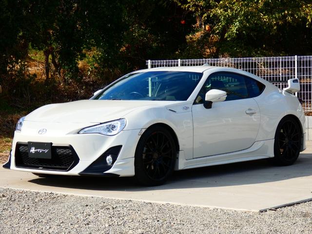 ８６ ＧＴ　社外フルストレートマフラー　ＣＵＳＣＯ車高調　ＴＲＤエアロ　ＲＡＹＳ１９インチＡＷ　ＢＬＩＴＺ３連メーター　社外ヘッド・テール　リアウイング　純正ナビ　フルセグＴＶ　バックカメラ　パドルシフト　バリ物（9枚目）