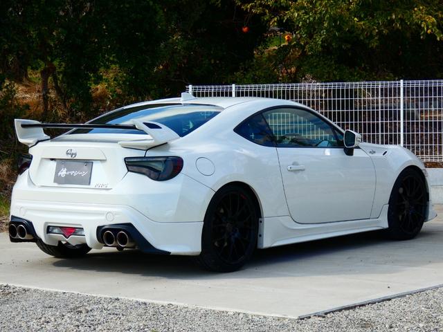 ８６ ＧＴ　社外フルストレートマフラー　ＣＵＳＣＯ車高調　ＴＲＤエアロ　ＲＡＹＳ１９インチＡＷ　ＢＬＩＴＺ３連メーター　社外ヘッド・テール　リアウイング　純正ナビ　フルセグＴＶ　バックカメラ　パドルシフト　バリ物（10枚目）