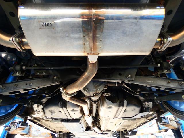 ８６ ＧＴ　社外フルストレートマフラー　ＣＵＳＣＯ車高調　ＴＲＤエアロ　ＲＡＹＳ１９インチＡＷ　ＢＬＩＴＺ３連メーター　社外ヘッド・テール　リアウイング　純正ナビ　フルセグＴＶ　バックカメラ　パドルシフト　バリ物（22枚目）