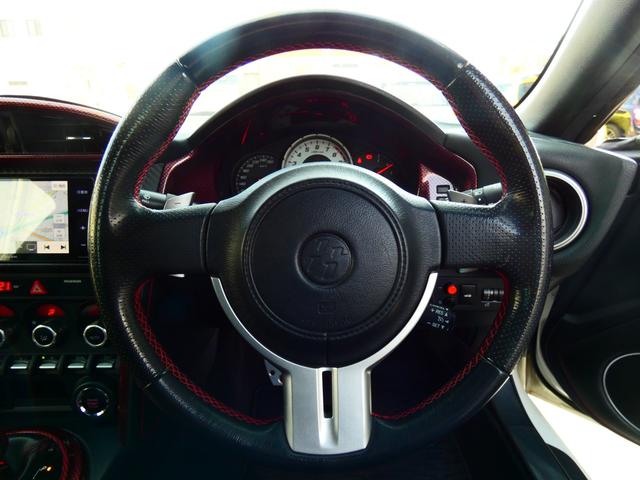 ８６ ＧＴ　社外フルストレートマフラー　ＣＵＳＣＯ車高調　ＴＲＤエアロ　ＲＡＹＳ１９インチＡＷ　ＢＬＩＴＺ３連メーター　社外ヘッド・テール　リアウイング　純正ナビ　フルセグＴＶ　バックカメラ　パドルシフト　バリ物（28枚目）