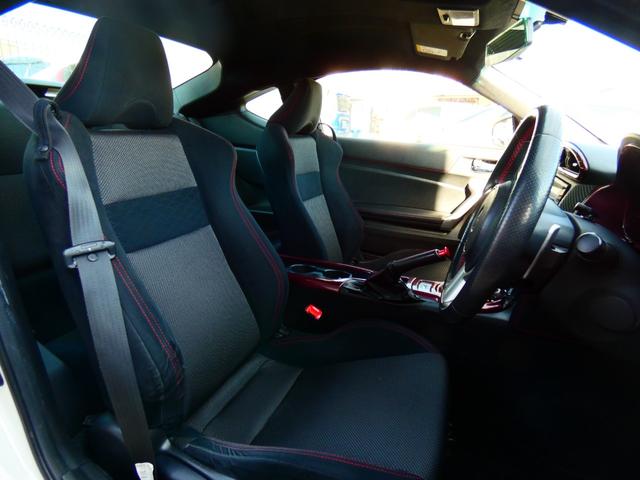 ８６ ＧＴ　社外フルストレートマフラー　ＣＵＳＣＯ車高調　ＴＲＤエアロ　ＲＡＹＳ１９インチＡＷ　ＢＬＩＴＺ３連メーター　社外ヘッド・テール　リアウイング　純正ナビ　フルセグＴＶ　バックカメラ　パドルシフト　バリ物（52枚目）