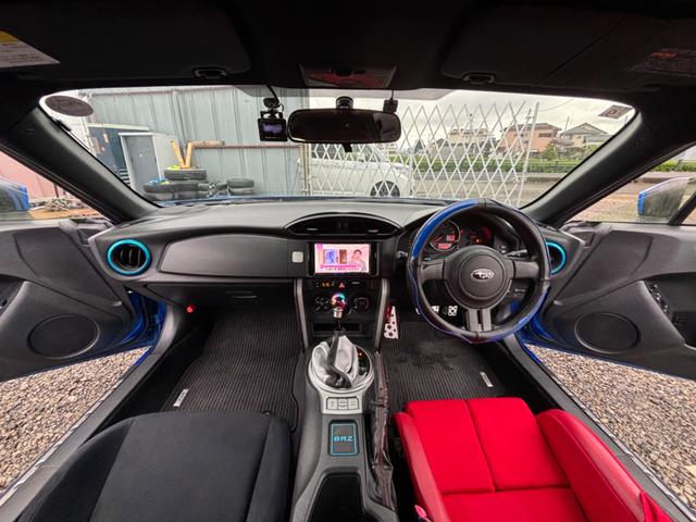 ＢＲＺ Ｒ　ナビ　ＴＶ　Ｂｌｕｅｔｏｏｔｈ　フルバケ　ＥＴＣ　社外アルミ　キーレス（11枚目）
