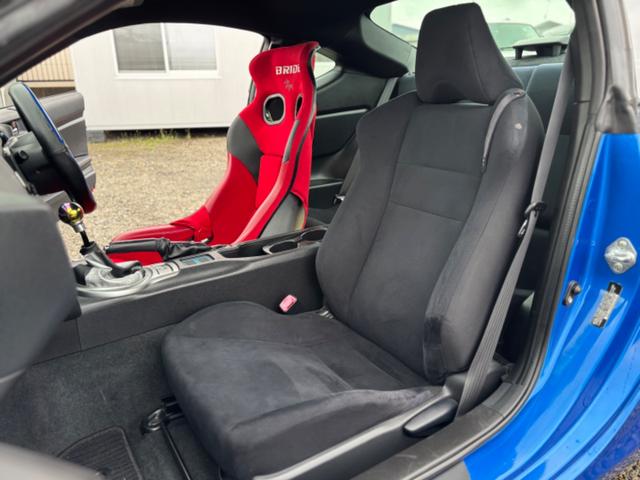 ＢＲＺ Ｒ　ナビ　ＴＶ　Ｂｌｕｅｔｏｏｔｈ　フルバケ　ＥＴＣ　社外アルミ　キーレス（14枚目）
