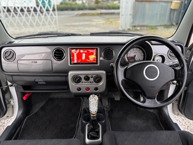 アルトラパン ＳＳ　インタークーラーターボ　５ＭＴ　ナビ　フルセグＴＶ　Ｂｌｕｅｔｏｏｔｈ　社外マフラー　純正アルミ（10枚目）