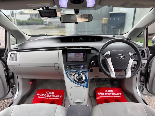 プリウス Ｇ　走行７万ｋｍ台　サンルーフ　ソーラーパネル　ナビ　ＴＶ　Ｂｌｕｅｔｏｏｔｈ　バックカメラ　ＥＴＣ　クルーズコントロール　前後コーナーセンサー　純正アルミ　プッシュスタート　スマートキー（14枚目）