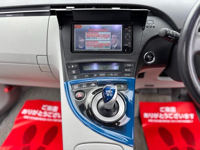 プリウス Ｇ　走行７万ｋｍ台　サンルーフ　ソーラーパネル　ナビ　ＴＶ　Ｂｌｕｅｔｏｏｔｈ　バックカメラ　ＥＴＣ　クルーズコントロール　前後コーナーセンサー　純正アルミ　プッシュスタート　スマートキー（24枚目）