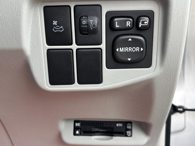 プリウス Ｇ　走行７万ｋｍ台　サンルーフ　ソーラーパネル　ナビ　ＴＶ　Ｂｌｕｅｔｏｏｔｈ　バックカメラ　ＥＴＣ　クルーズコントロール　前後コーナーセンサー　純正アルミ　プッシュスタート　スマートキー（26枚目）
