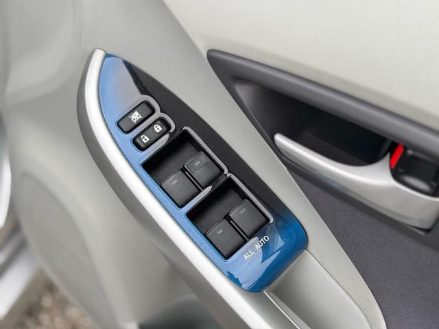 プリウス Ｇ　走行７万ｋｍ台　サンルーフ　ソーラーパネル　ナビ　ＴＶ　Ｂｌｕｅｔｏｏｔｈ　バックカメラ　ＥＴＣ　クルーズコントロール　前後コーナーセンサー　純正アルミ　プッシュスタート　スマートキー（27枚目）