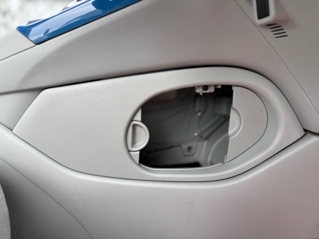 プリウス Ｇ　走行７万ｋｍ台　サンルーフ　ソーラーパネル　ナビ　ＴＶ　Ｂｌｕｅｔｏｏｔｈ　バックカメラ　ＥＴＣ　クルーズコントロール　前後コーナーセンサー　純正アルミ　プッシュスタート　スマートキー（28枚目）