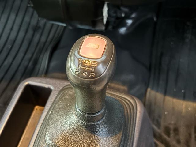 サンバーバン VB 最終型モデル 4WD 5MT エアコン パワステ オーディオ(18枚目)
