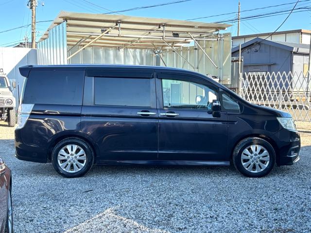 ステップワゴンスパーダ Ｚ　ＨＤＤナビエディション　両側パワースライドドア　ＡＬＰＩＮＥフリップダウンモニター　ＨＤＤナビ　フルセグＴＶ　バックカメラ　ビルトインＥＴＣ　パドルシフト　純正アルミ　スマートキー　記録簿　修復歴なし（5枚目）