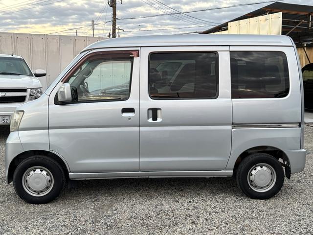 ハイゼットカーゴ クルーズ　走行５万ｋｍ台　ハイルーフ　５ＭＴ　オーバーヘッドシェルフ　全席パワーウィンドウ　電格ミラー　キーレス　オーディオ　エアコン　ＡＢＳ　エアバック　修復歴なし（8枚目）