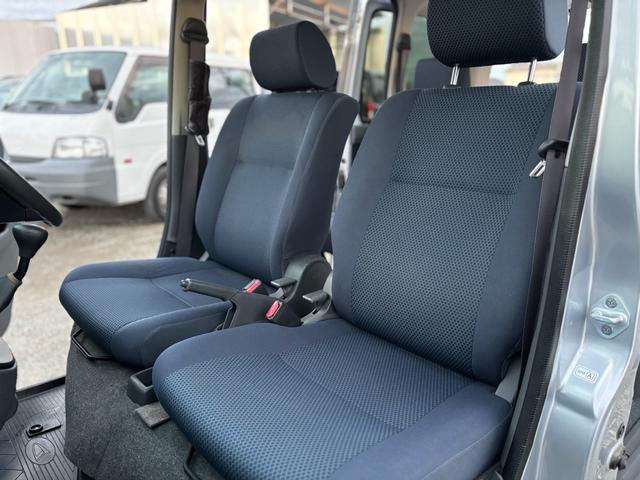 ハイゼットカーゴ クルーズ　走行５万ｋｍ台　ハイルーフ　５ＭＴ　オーバーヘッドシェルフ　全席パワーウィンドウ　電格ミラー　キーレス　オーディオ　エアコン　ＡＢＳ　エアバック　修復歴なし（12枚目）