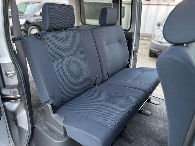 ハイゼットカーゴ クルーズ　走行５万ｋｍ台　ハイルーフ　５ＭＴ　オーバーヘッドシェルフ　全席パワーウィンドウ　電格ミラー　キーレス　オーディオ　エアコン　ＡＢＳ　エアバック　修復歴なし（13枚目）