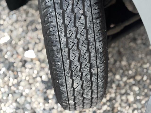 ハイゼットカーゴ クルーズ　走行５万ｋｍ台　ハイルーフ　５ＭＴ　オーバーヘッドシェルフ　全席パワーウィンドウ　電格ミラー　キーレス　オーディオ　エアコン　ＡＢＳ　エアバック　修復歴なし（22枚目）