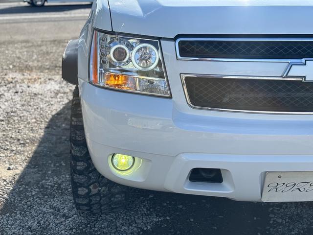 シボレーアバランチ 　４ＷＤ　サンルーフ　ナビ　ＴＶ　Ｂｌｕｅｔｏｏｔｈ　ＥＴＣ　社外ヘッドライト　ＧＩＢＳＯＮマフラー　革　パワーシート　社外アルミ　ヒッチメンバー　キーレス　０７年モデル　修復歴なし（4枚目）