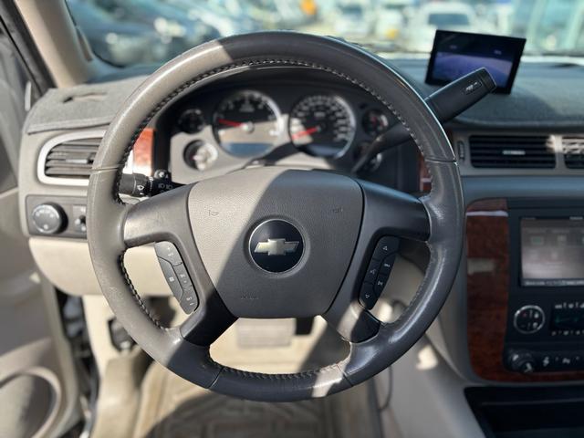 シボレーアバランチ 　４ＷＤ　サンルーフ　ナビ　ＴＶ　Ｂｌｕｅｔｏｏｔｈ　ＥＴＣ　社外ヘッドライト　ＧＩＢＳＯＮマフラー　革　パワーシート　社外アルミ　ヒッチメンバー　キーレス　０７年モデル　修復歴なし（18枚目）