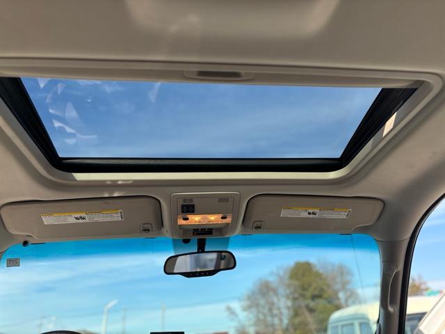 シボレーアバランチ 　４ＷＤ　サンルーフ　ナビ　ＴＶ　Ｂｌｕｅｔｏｏｔｈ　ＥＴＣ　社外ヘッドライト　ＧＩＢＳＯＮマフラー　革　パワーシート　社外アルミ　ヒッチメンバー　キーレス　０７年モデル　修復歴なし（24枚目）