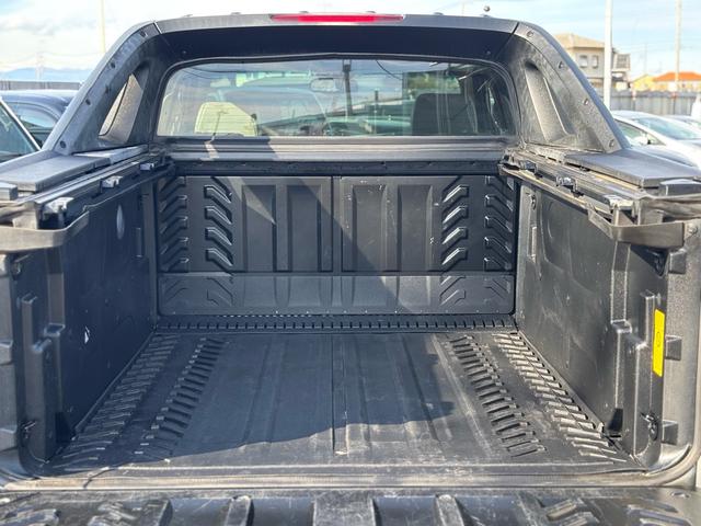 シボレーアバランチ 　４ＷＤ　サンルーフ　ナビ　ＴＶ　Ｂｌｕｅｔｏｏｔｈ　ＥＴＣ　社外ヘッドライト　ＧＩＢＳＯＮマフラー　革　パワーシート　社外アルミ　ヒッチメンバー　キーレス　０７年モデル　修復歴なし（27枚目）