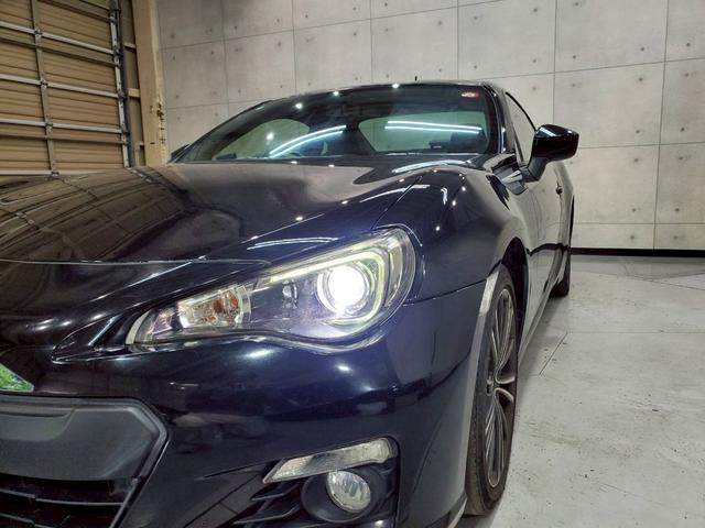 ＢＲＺ Ｓ　ユーザー様直接仕入れ　６速ＭＴ　社外ナビ　フルセグＴＶ　ＢＴ接続　バックカメラ　ハーフレザーシート　シートヒーター　ＨＩＤヘッドライト　純正１７ＡＷ　レーダー探知機　革巻きステア　スマートキー　ＥＴＣ（11枚目）