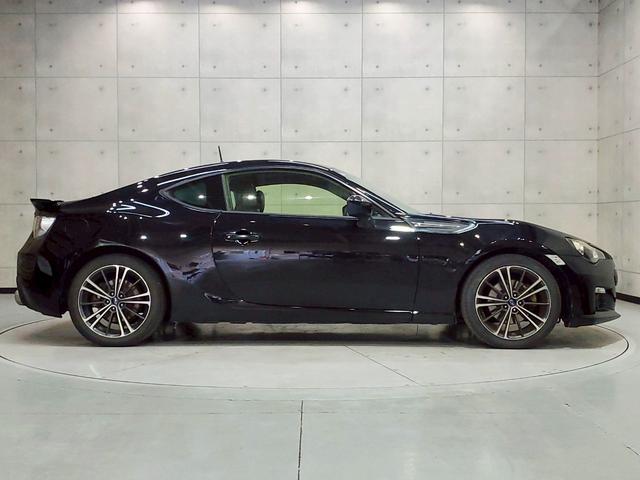 ＢＲＺ Ｓ　ユーザー様直接仕入れ　６速ＭＴ　社外ナビ　フルセグＴＶ　ＢＴ接続　バックカメラ　ハーフレザーシート　シートヒーター　ＨＩＤヘッドライト　純正１７ＡＷ　レーダー探知機　革巻きステア　スマートキー　ＥＴＣ（13枚目）