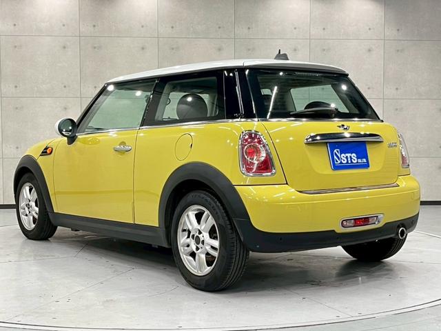 ＭＩＮＩ クーパー　ユーザー様直接仕入れ　ホワイトルーフ　ポータブルナビ　黒レザーシート　シートヒーター　シートバックポケット　純正１５インチＡＷ　赤フロアマット　ステアリングステッカー　リモコンキー　スペアキー　ＥＴＣ（17枚目）