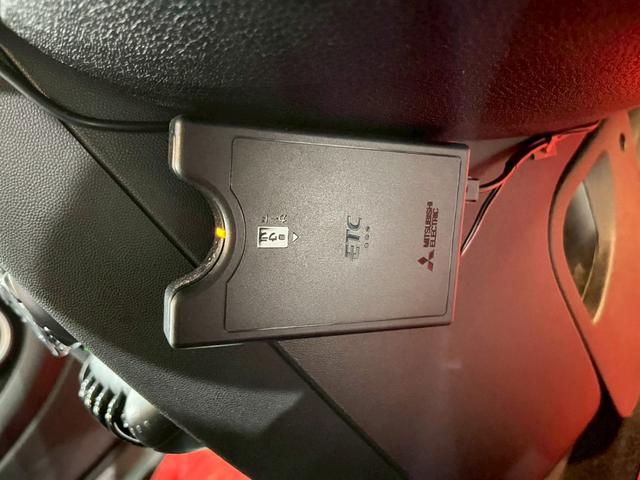ＭＩＮＩ クーパー　ユーザー様直接仕入れ　ホワイトルーフ　ポータブルナビ　黒レザーシート　シートヒーター　シートバックポケット　純正１５インチＡＷ　赤フロアマット　ステアリングステッカー　リモコンキー　スペアキー　ＥＴＣ（31枚目）