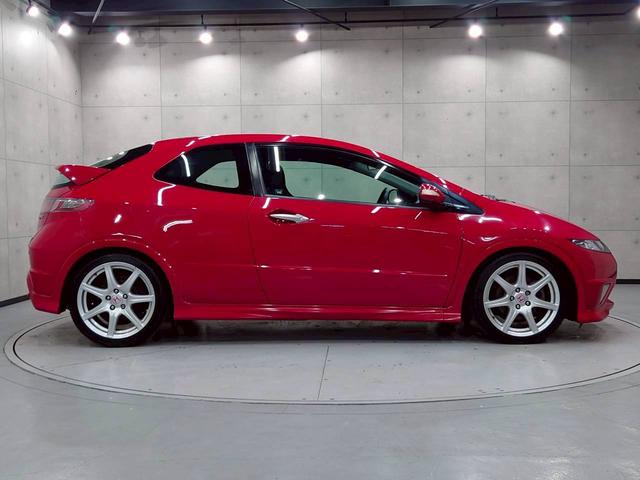 シビック タイプＲ　ユーロ　ユーザー様直接仕入れ　６速ＭＴ　純正オーディオ　純正１８インチＡＷ　ＨＩＤヘッドライト　フォグランプ　専用バケットシート　ステアスイッチ　クリアランスソナー　ドラレコ　リモコンキー　スペアキー　ＥＴＣ（13枚目）