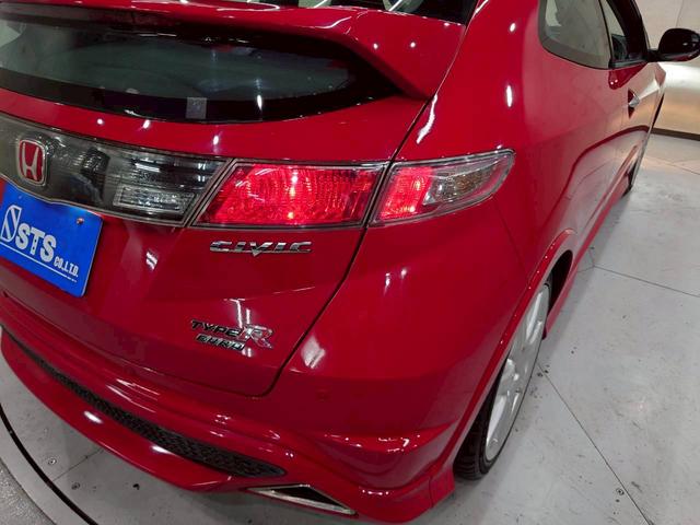 シビック タイプＲ　ユーロ　ユーザー様直接仕入れ　６速ＭＴ　純正オーディオ　純正１８インチＡＷ　ＨＩＤヘッドライト　フォグランプ　専用バケットシート　ステアスイッチ　クリアランスソナー　ドラレコ　リモコンキー　スペアキー　ＥＴＣ（18枚目）