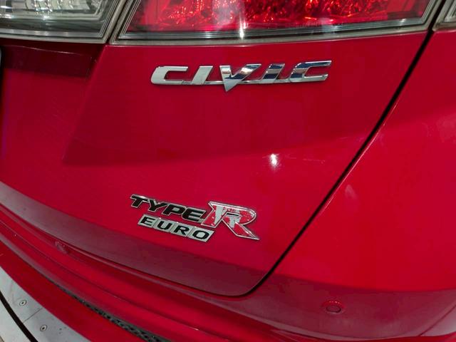 シビック タイプＲ　ユーロ　ユーザー様直接仕入れ　６速ＭＴ　純正オーディオ　純正１８インチＡＷ　ＨＩＤヘッドライト　フォグランプ　専用バケットシート　ステアスイッチ　クリアランスソナー　ドラレコ　リモコンキー　スペアキー　ＥＴＣ（22枚目）