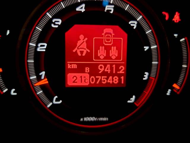 シビック タイプＲ　ユーロ　ユーザー様直接仕入れ　６速ＭＴ　純正オーディオ　純正１８インチＡＷ　ＨＩＤヘッドライト　フォグランプ　専用バケットシート　ステアスイッチ　クリアランスソナー　ドラレコ　リモコンキー　スペアキー　ＥＴＣ（25枚目）