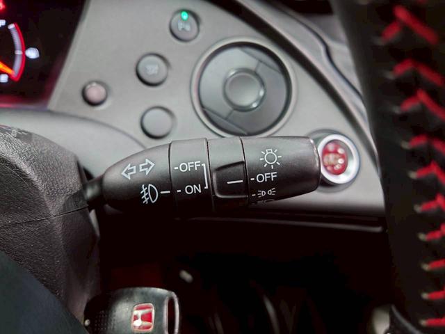 シビック タイプＲ　ユーロ　ユーザー様直接仕入れ　６速ＭＴ　純正オーディオ　純正１８インチＡＷ　ＨＩＤヘッドライト　フォグランプ　専用バケットシート　ステアスイッチ　クリアランスソナー　ドラレコ　リモコンキー　スペアキー　ＥＴＣ（30枚目）