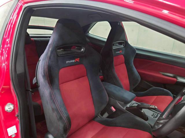 シビック タイプＲ　ユーロ　ユーザー様直接仕入れ　６速ＭＴ　純正オーディオ　純正１８インチＡＷ　ＨＩＤヘッドライト　フォグランプ　専用バケットシート　ステアスイッチ　クリアランスソナー　ドラレコ　リモコンキー　スペアキー　ＥＴＣ（45枚目）