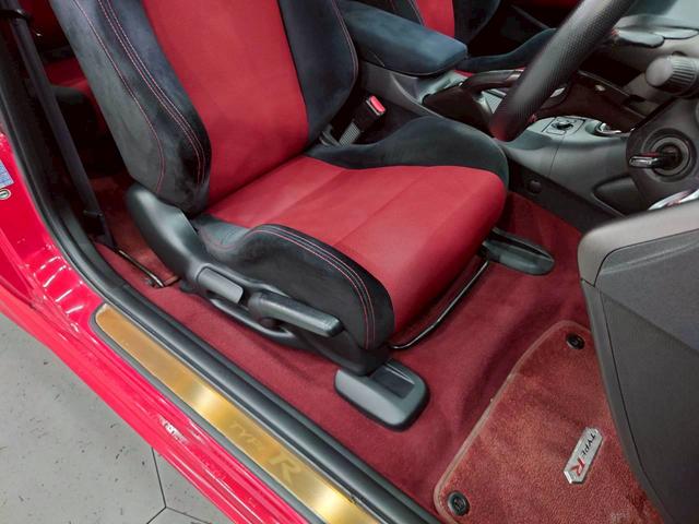 シビック タイプＲ　ユーロ　ユーザー様直接仕入れ　６速ＭＴ　純正オーディオ　純正１８インチＡＷ　ＨＩＤヘッドライト　フォグランプ　専用バケットシート　ステアスイッチ　クリアランスソナー　ドラレコ　リモコンキー　スペアキー　ＥＴＣ（46枚目）