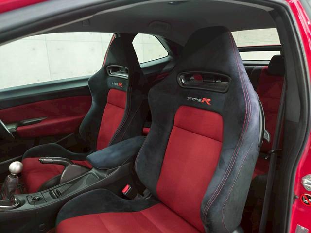 シビック タイプＲ　ユーロ　ユーザー様直接仕入れ　６速ＭＴ　純正オーディオ　純正１８インチＡＷ　ＨＩＤヘッドライト　フォグランプ　専用バケットシート　ステアスイッチ　クリアランスソナー　ドラレコ　リモコンキー　スペアキー　ＥＴＣ（50枚目）