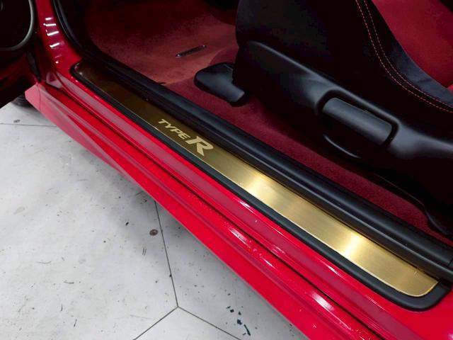 シビック タイプＲ　ユーロ　ユーザー様直接仕入れ　６速ＭＴ　純正オーディオ　純正１８インチＡＷ　ＨＩＤヘッドライト　フォグランプ　専用バケットシート　ステアスイッチ　クリアランスソナー　ドラレコ　リモコンキー　スペアキー　ＥＴＣ（52枚目）