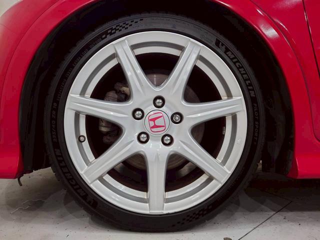 シビック タイプＲ　ユーロ　ユーザー様直接仕入れ　６速ＭＴ　純正オーディオ　純正１８インチＡＷ　ＨＩＤヘッドライト　フォグランプ　専用バケットシート　ステアスイッチ　クリアランスソナー　ドラレコ　リモコンキー　スペアキー　ＥＴＣ（55枚目）