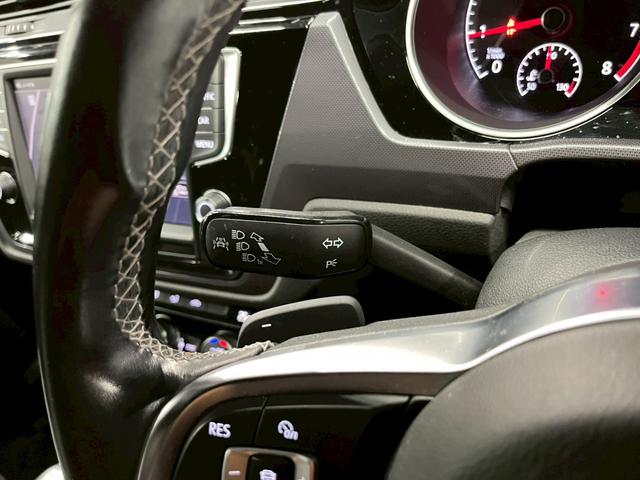 ゴルフトゥーラン ＴＳＩ　Ｒライン　弊社ユーザー様ワンオーナー　純正ナビ　フルセグＴＶ　Ｂｌｕｅｔｏｏｔｈ　バックカメラ　ＬＥＤヘッドライト　純正１７インチＡＷ　ステアスイッチ　レーダークルーズ　ドラレコ　スマートキー　予備キー　ＥＴＣ（26枚目）