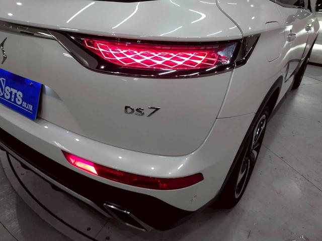 ＤＳ７クロスバック グランシック　ピュアテック　パノラマサンルーフ　ＬＥＤライト　純正２０ＡＷ　純正ナビ　ＤＴＶ　ＢＴ接続　バックカメラ　ＦＯＣＡＬスピーカー　革シート　シートヒーター　クルコン　リヴオリインテリア　クラシック時計　ドラレコ　ＥＴＣ（18枚目）